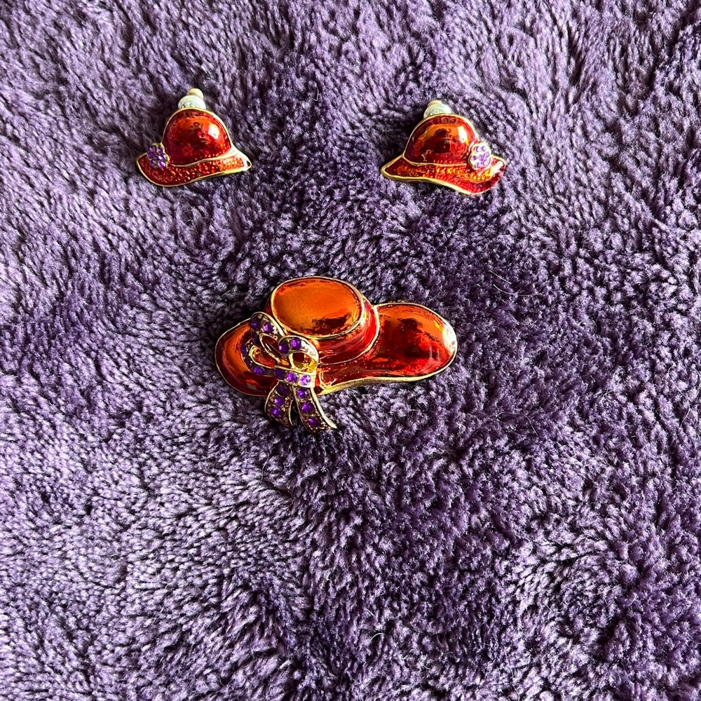 Red Hat Society Pin & Earrings